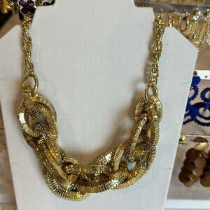 Banana Republic heavy metal gold tone interlocking circles costume necklace